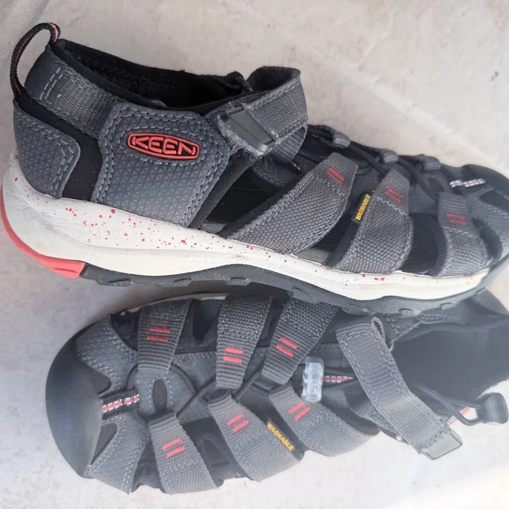 Keen Kids Charcoal‎ and Red Sandals